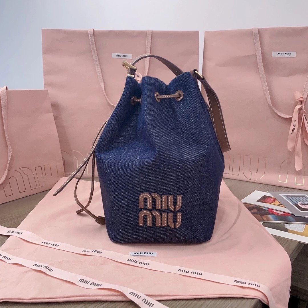 Miu Miu Bag Top version 5be089，miu Home2024New Canvas Bucket Bag Brand New Canvas Fabric Drawstring Bucket Bag with Imported Calfskin Single Shoulder Messenger Bag Women's Bag