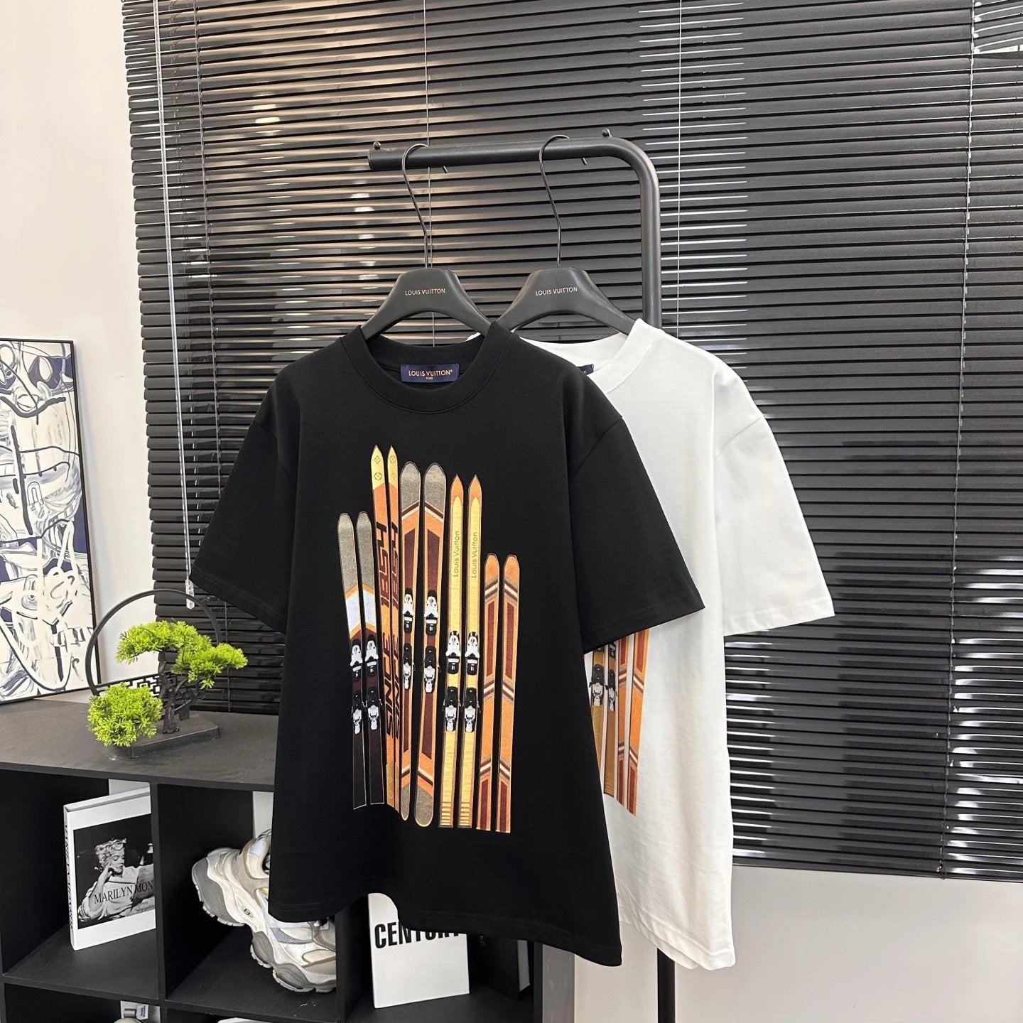 Louis Vuitton LV T-shirt Ski Ski Series Printed Embroidered Crew Neck Short Sleeve25ss New Pure Cotton Unisex Style T Casual T-Shirt Base Layer Shirt OS Loose Fit Half Sleeve Top Plus Size