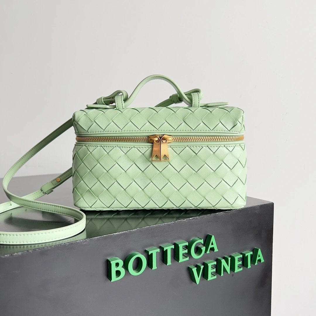 Bottega Veneta Women's Bag Top version 【Version Surrogate Shopping Original Highest Version】BottegaVeneta24Spring and Summer Woven Zipper Messenger Bag New Woven Bag Box Bag Lunch Box Bag Cowhide Woven Bag Cosmetic Bag New Women's Bag Cosmetic Case Portab