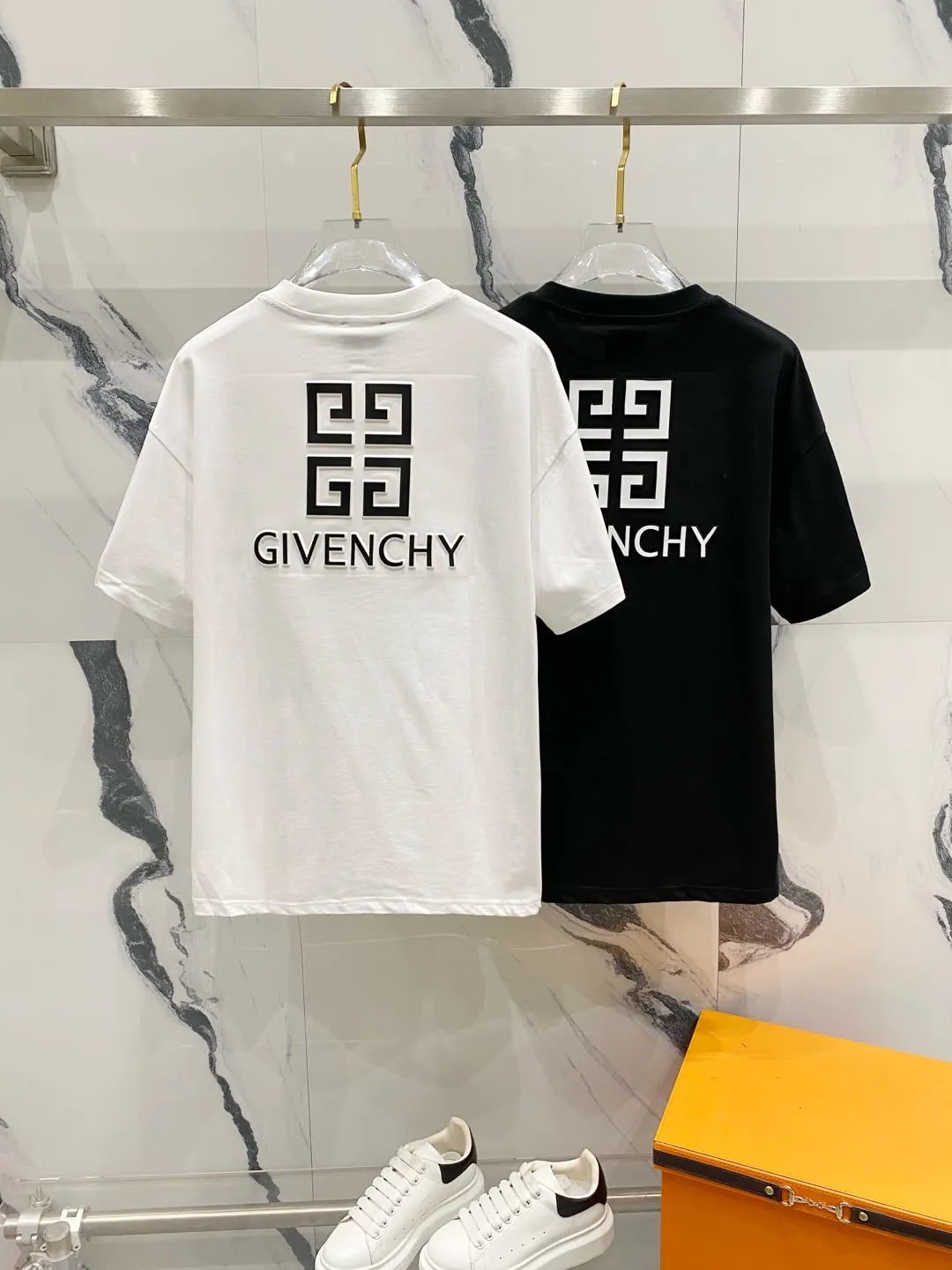 Givenchy T-shirt Front and Back 3D Embossed Letter Crew Neck Short Sleeve25ss New Pure Cotton Unisex Style T T-shirt OS Loose Fit Base Shirt Top Half Sleeve T-Shirt