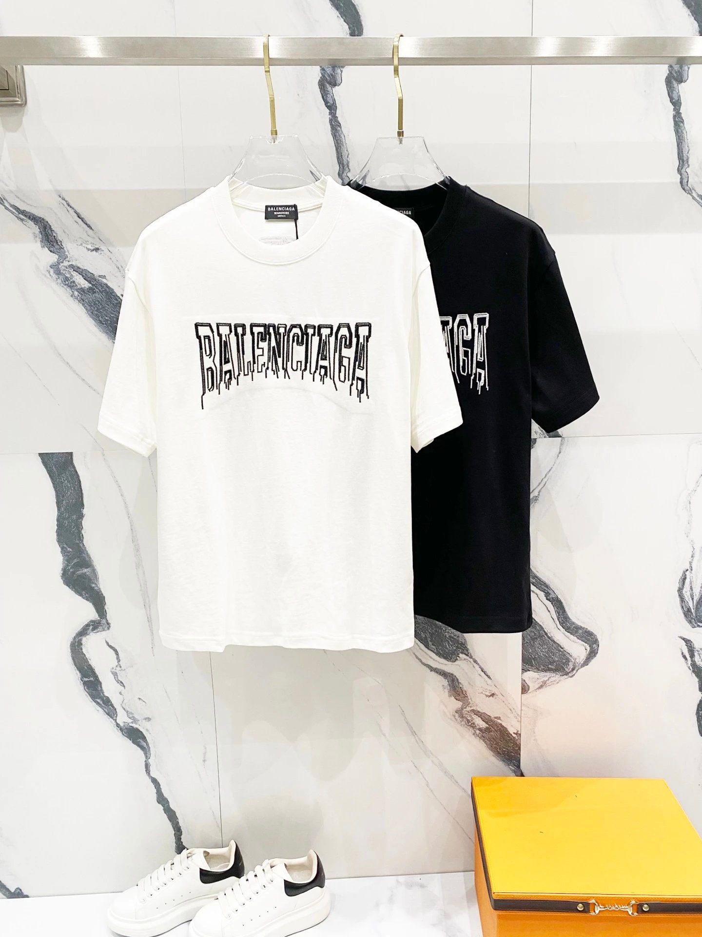 Balenciaga T-shirt Unique Letter Embroidery on Front and Back logo round Neck Short Sleeve25ss New Pure Cotton Unisex Style T T-shirt OS Loose Fit Base Shirt Half Sleeve T-Shirt Top Half Sleeve