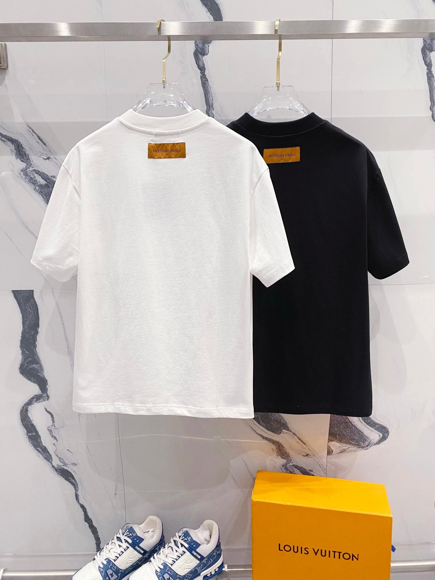 Louis Vuitton LV T-shirt Minimalist Round Neck Small Round Letter LOGO Embroidered Logo Crew Neck Short Sleeve Pure Cotton Unisex T T-shirt OS Loose Fit Casual T-Shirt