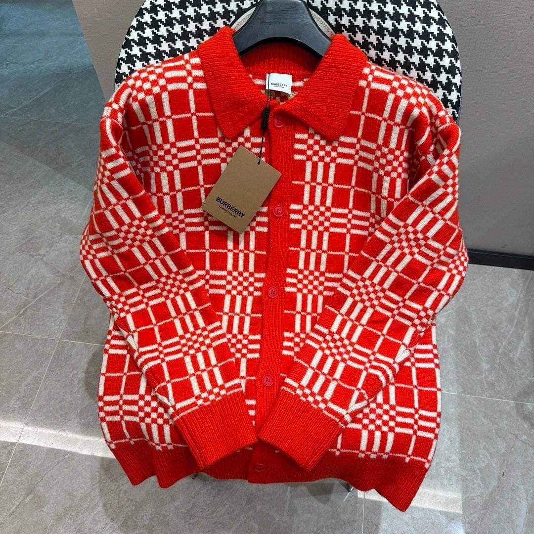 Burberry Sweater Red Cardigan Sweater Coat Unisex Long Sleeve Soft Lazy Style OS Loose Fit Thickened Versatile Casual Wear for Both Inner and Outer Layering