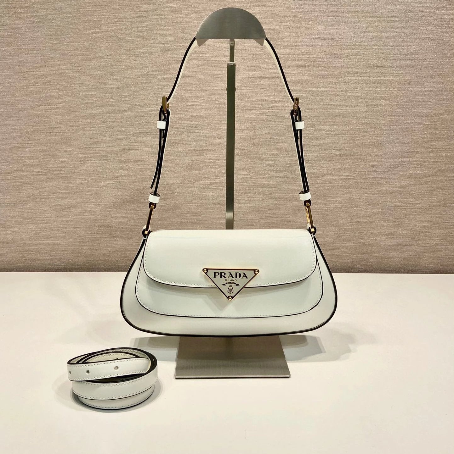 PRADA Bag Top version Version Latest Triangle Metal Logo Badge Cowhide Underarm Bag Calfskin Chain Bag Messenger Bag Shoulder Bag Underarm Bag Handbag Women's Bag1BD345