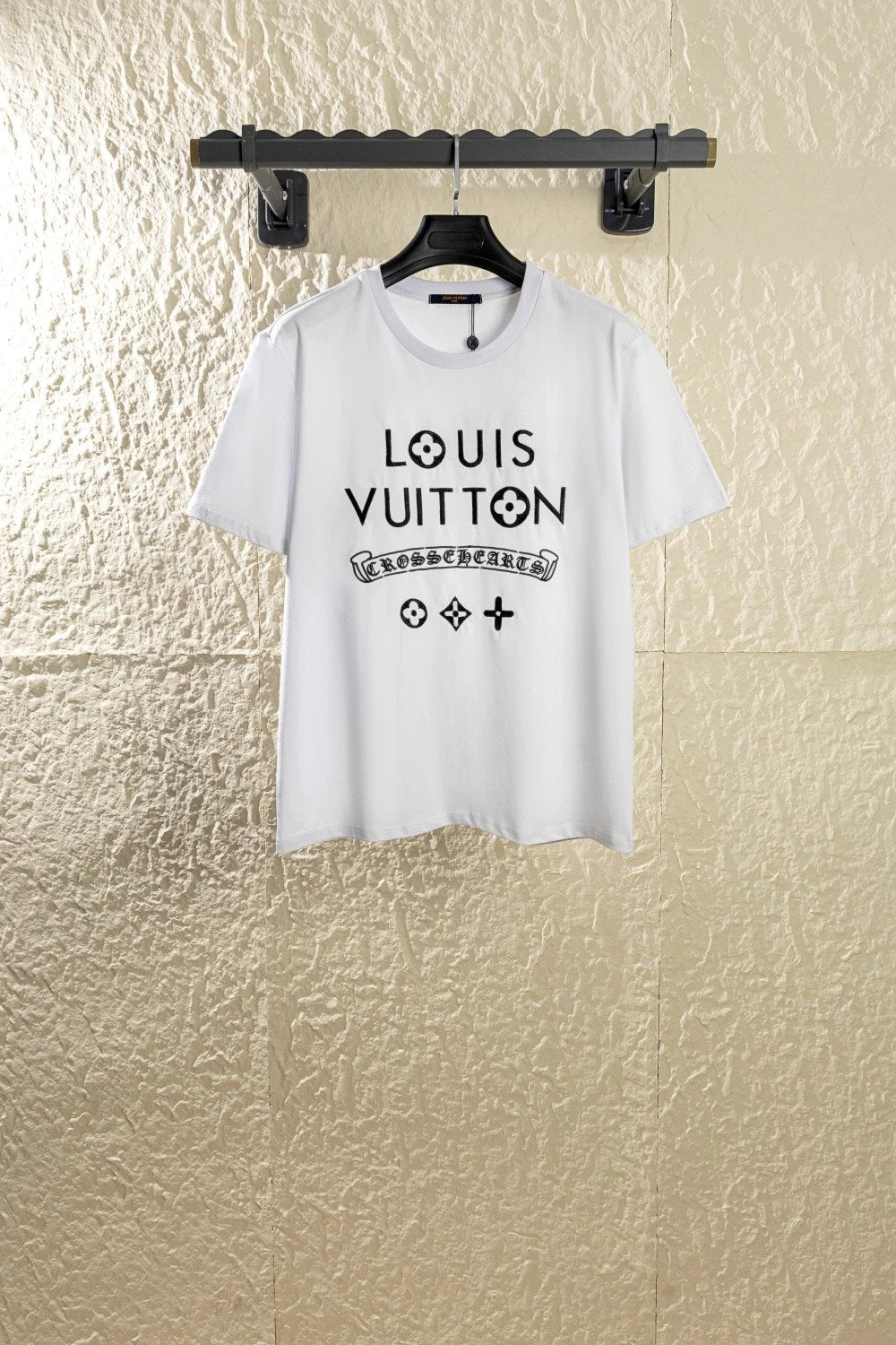 Louis Vuitton LV T-shirt Joint Name CH Crocs Heart Chest Brand Embroidery logo round Neck Short Sleeve25ss New Pure Cotton Unisex Style T T-shirt OS Loose Fit Base Shirt Half Sleeve T-Shirt Top Half Sleeve