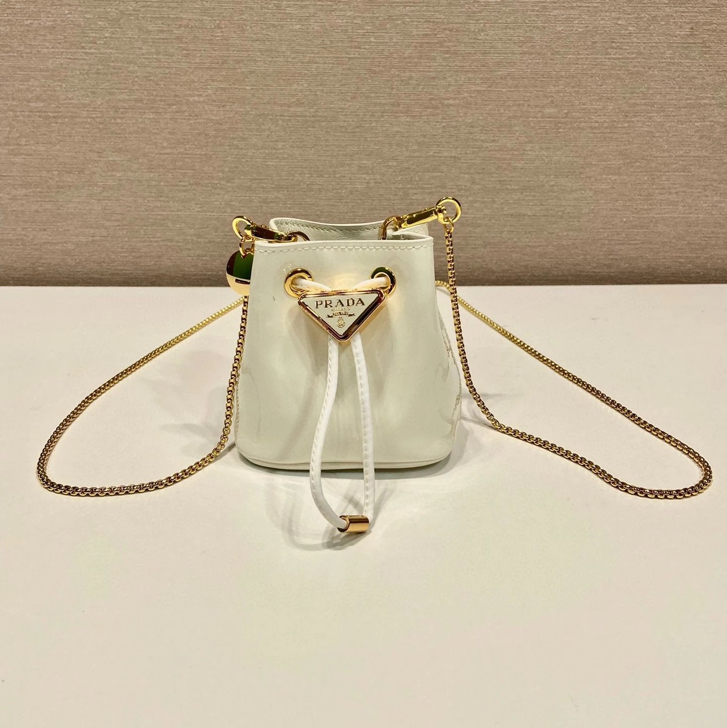 PRADA Bag Top version Version Latest Enamel Triangle Metal Logo Badge Detachable Shoulder Strap Patent Leather Calfskin Small Bucket Chain Bag Crossbody Bag Shoulder Bag Underarm Bag Handbag Women Bag1NR016