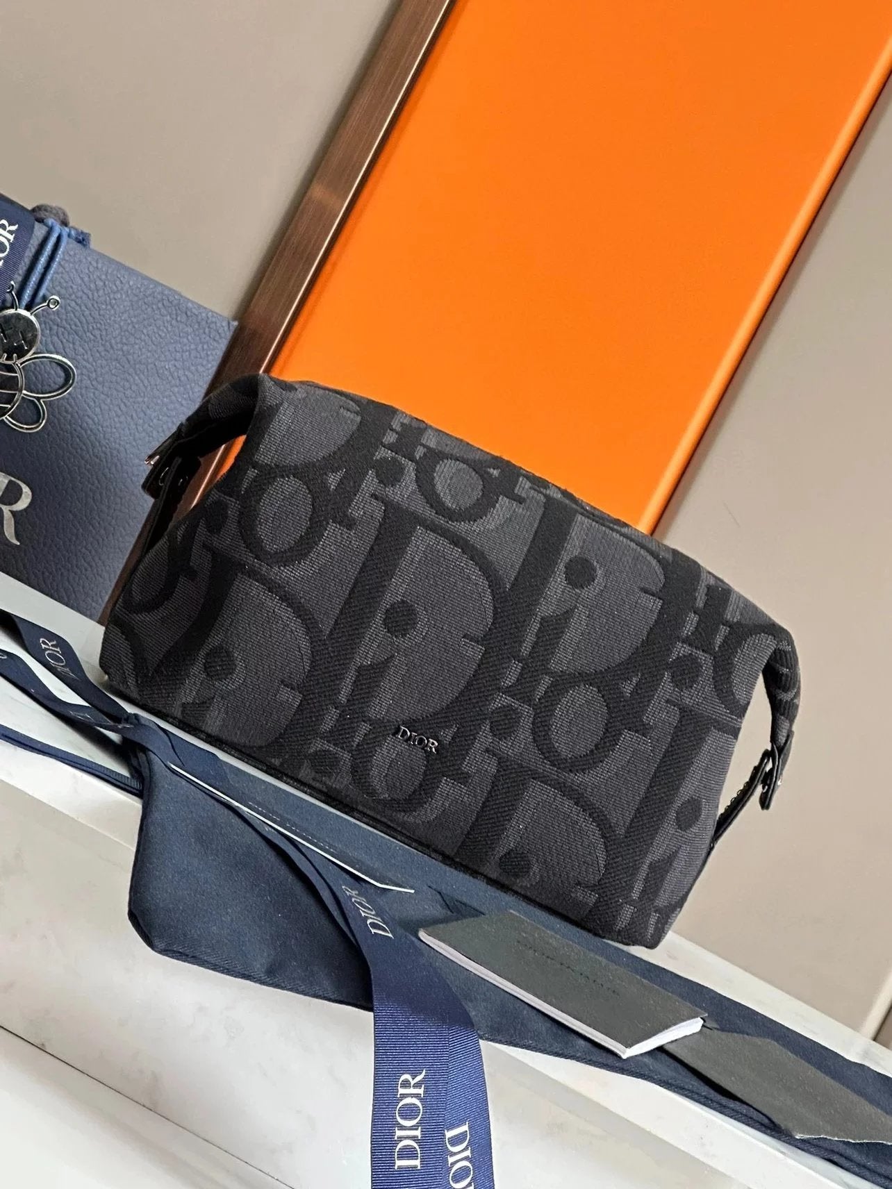 Dior Women's Bag Top version Di*Original Order weekender Series Oversized Oblique Printed Wash Bag Cosmetic Bag Men's and Women's Same Style Can Be Matched weekender40Travel Bag Use