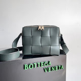 Bottega Veneta Men's Bag Top version Original Order23New Men's CASSETTE Camera Bag Shoulder Bag Messenger Bag Pillow Bag New Big Woven Bag Men's and Women's Bags Box Bag Men2023SSPreSpring New Camera