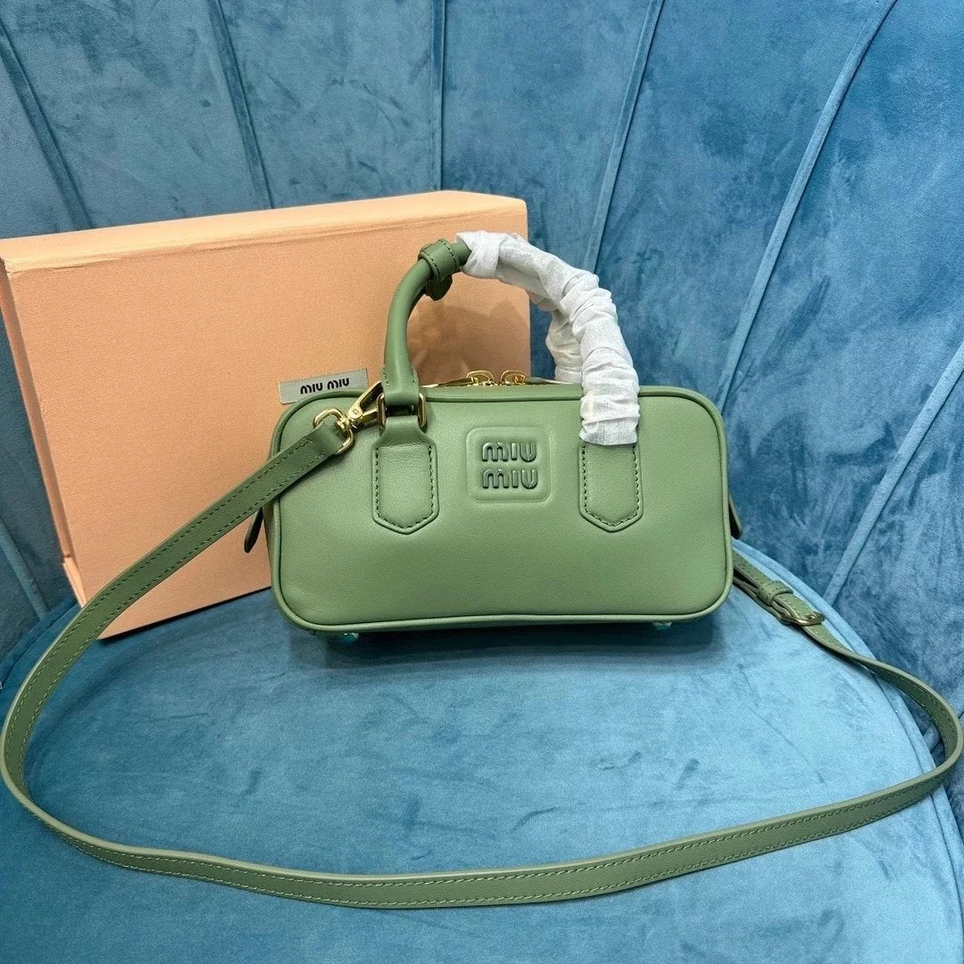 Miu Miu Bag Top version 【Original Leather】New Bowling Bag Miu Home Unique Style Matelasse Sheepskin Bag Small Size Large Size Hand-Held Pleated Sheepskin Leather Women's Bag Box Bag Travel Bag New Women's Bag Pillow Bag Bowling Bag5BB1845BB142