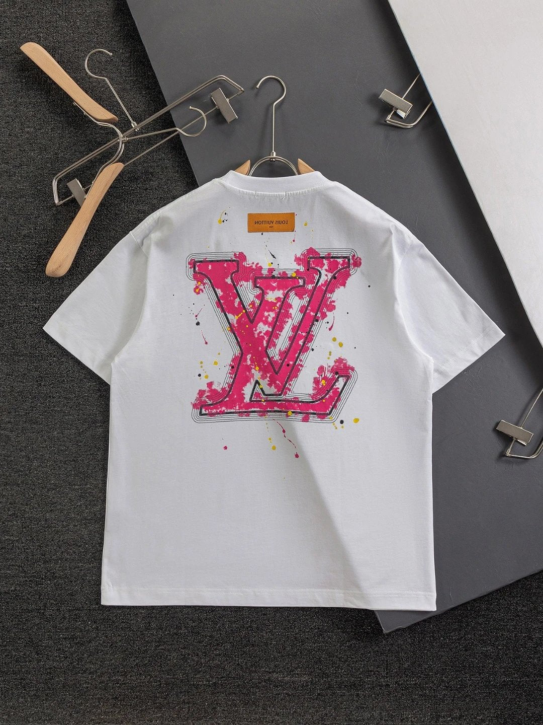 Louis Vuitton LV T-shirt Back Letter Graffiti Print logo round Neck Short Sleeve25ss New Pure Cotton Unisex Style T T-shirt OS Loose Fit Base Shirt Half Sleeve T-Shirt Top Half Sleeve