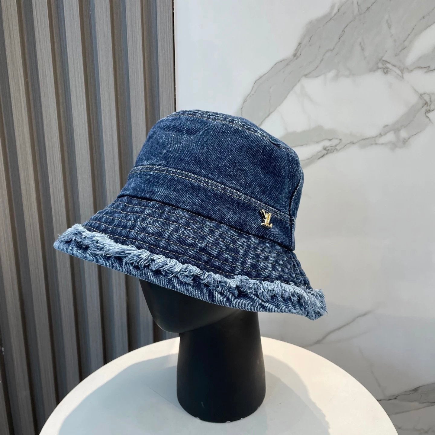 Louis Vuitton LV Hat Alphabet Gold Label logo Fisherman Hat Casual Sun Protection UV Protection Plain Face Covering Sun Hat Outdoor Versatile Flat Top Bucket Hat