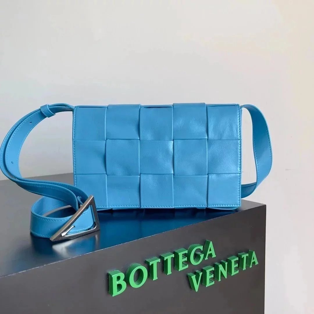 Bottega Veneta Women's Bag Top version 【Original Leather】Counter Quality Oil Wax Leather Cassette15Plaid Woven Square Bag Shoulder Strap Triangle Buckle Woven Bag Crossbody Bag Shoulder Bag Crossbody Bag for Men and Women Same Style Men's and Women's Bags