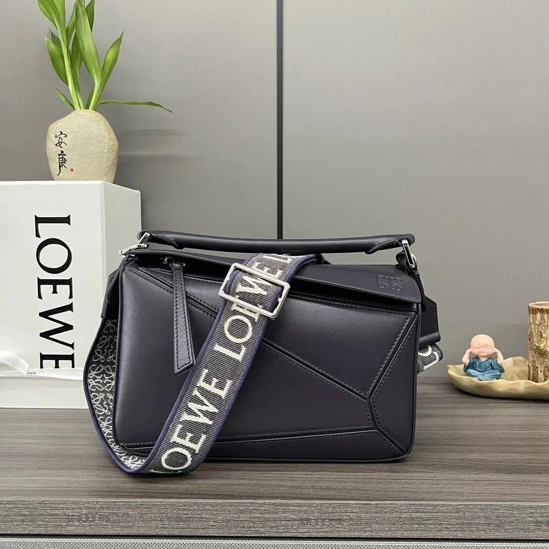 LOEWE Women's Bag Top version 【Original Leather】New Single Color Glaze Puzzle Geometric Bag Ceramic Hardware Wide Shoulder Strap Small Size24cm Luojia Men's and Women's Bags Shoulder Bag Messenger Bag Handbag Embroidery Letter Wide Shoulder Straps Geometr