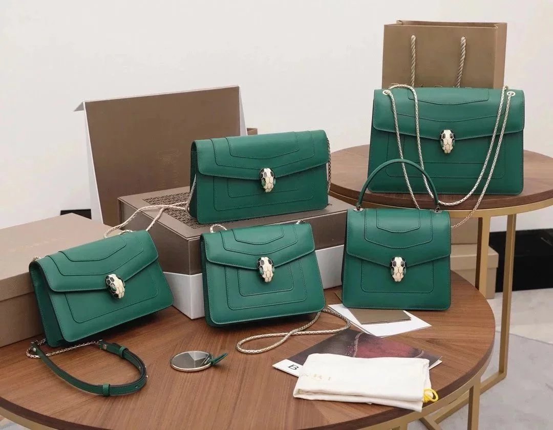 BVLGARI Bag Top version SerpentiForever Classic Emerald Cowhide Bag Decorated with a Snake's Head File Holder Chain Bag Portable Shoulder Messenger Bag Women's Bag