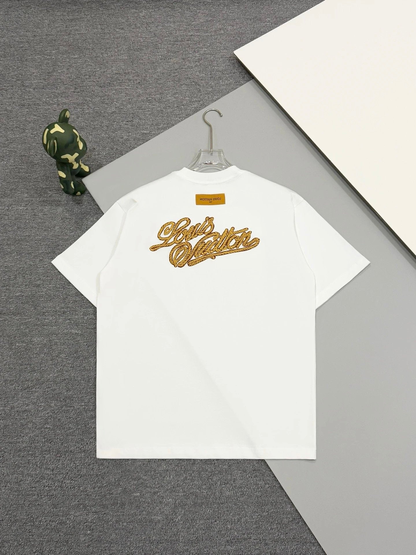 Louis Vuitton LV T-shirt Front and back golden embroidery logo round Neck Short Sleeve25ss New pure cotton T Unisex T-Shirt OS Drop Shoulder Loose Fit Base Shirt Top T-Shirt Short Sleeve