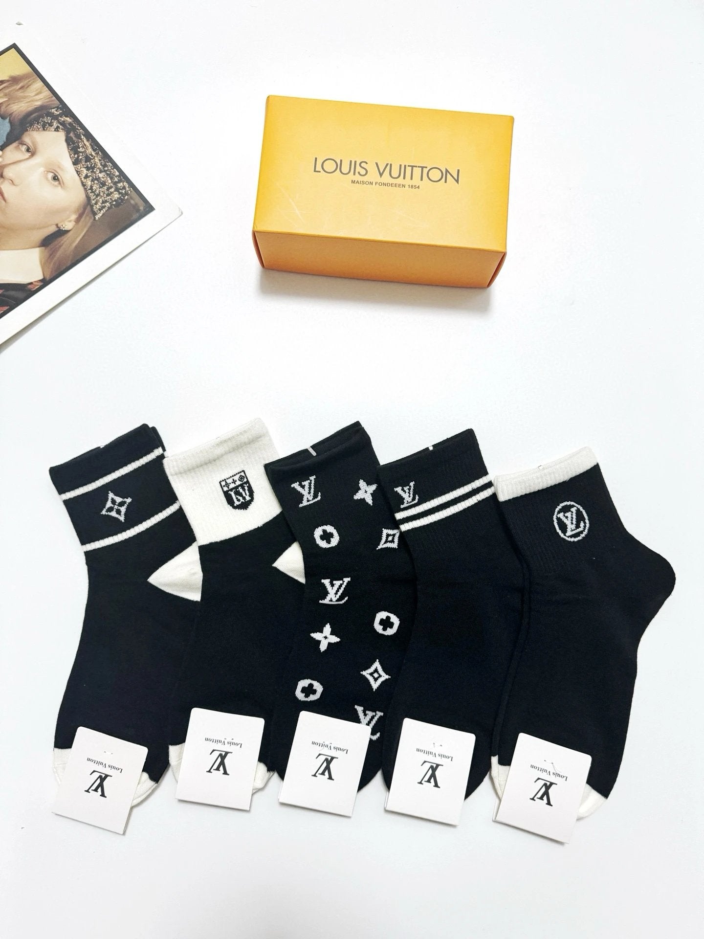 Louis Vuitton LV Sock 【a Box5Double】Classic Letters logo Breathable and Stylish Pure Cotton Mid-Calf Socks25ss New Cotton Socks Spring Summer Autumn Sports Casual Versatile Business Thin Deodorant Sweat-Absorbing
