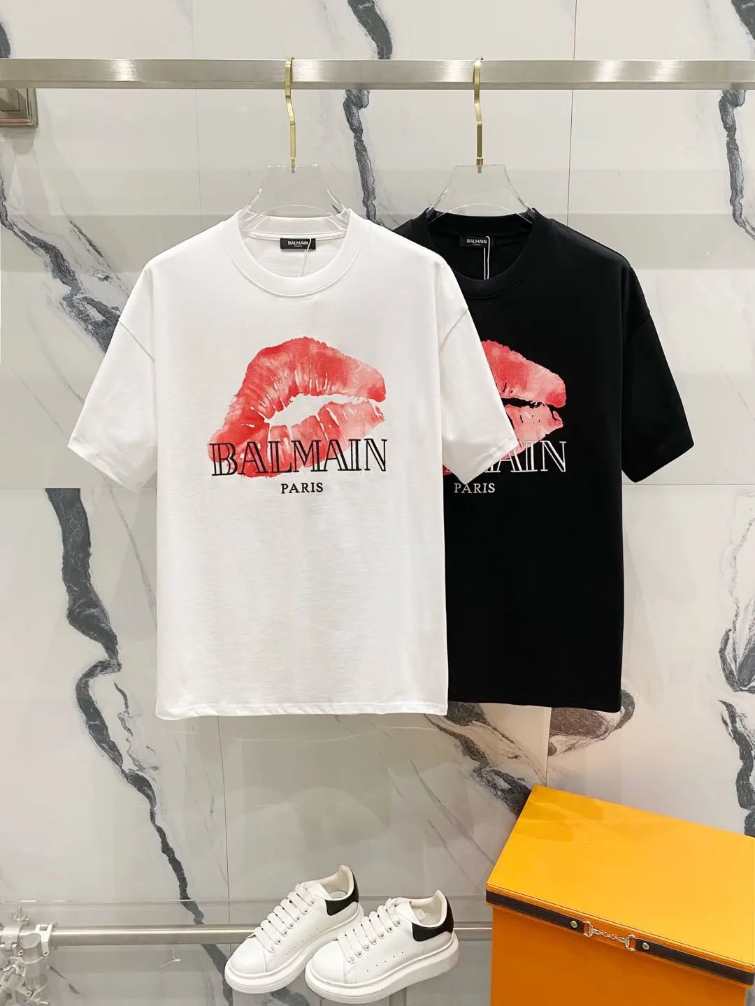 Balmain T-shirt Brand Logo LOGO Bright Red Lip Print Round Neck Short Sleeve25ss New Pure Cotton Unisex Style T T-shirt OS Loose Fit Base Shirt G Home Top Half Sleeve T-Shirt
