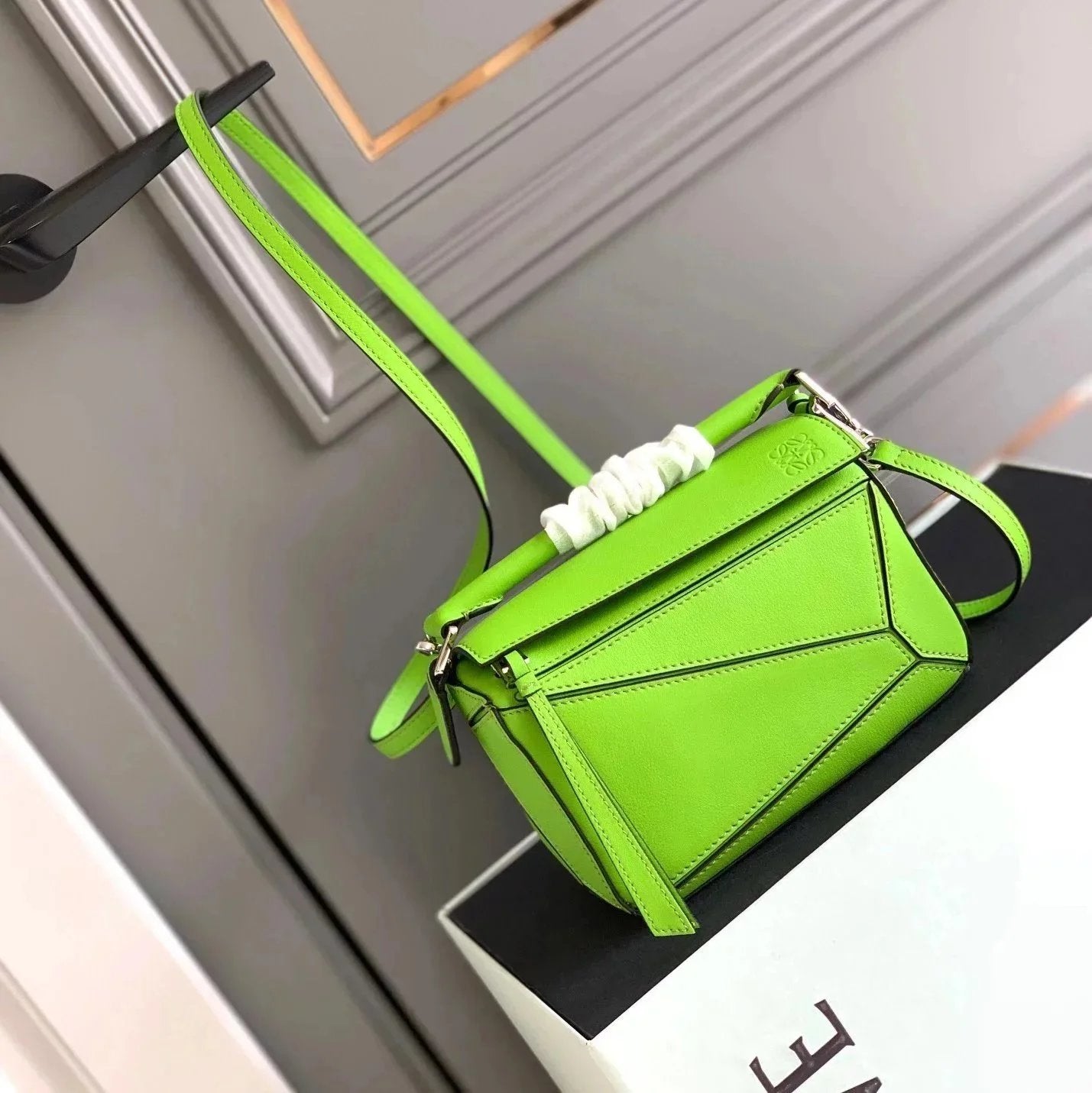 LOEWE Women's Bag Top version 【Level Surrogate Shopping】puzzle Geometric Bag Women's Bag mini18cm Mini Geometric Bag Crossbody Bag Small Size24cm Medium29cm Splicing Box Bag loewe Classic Geometric Crossbody Bag