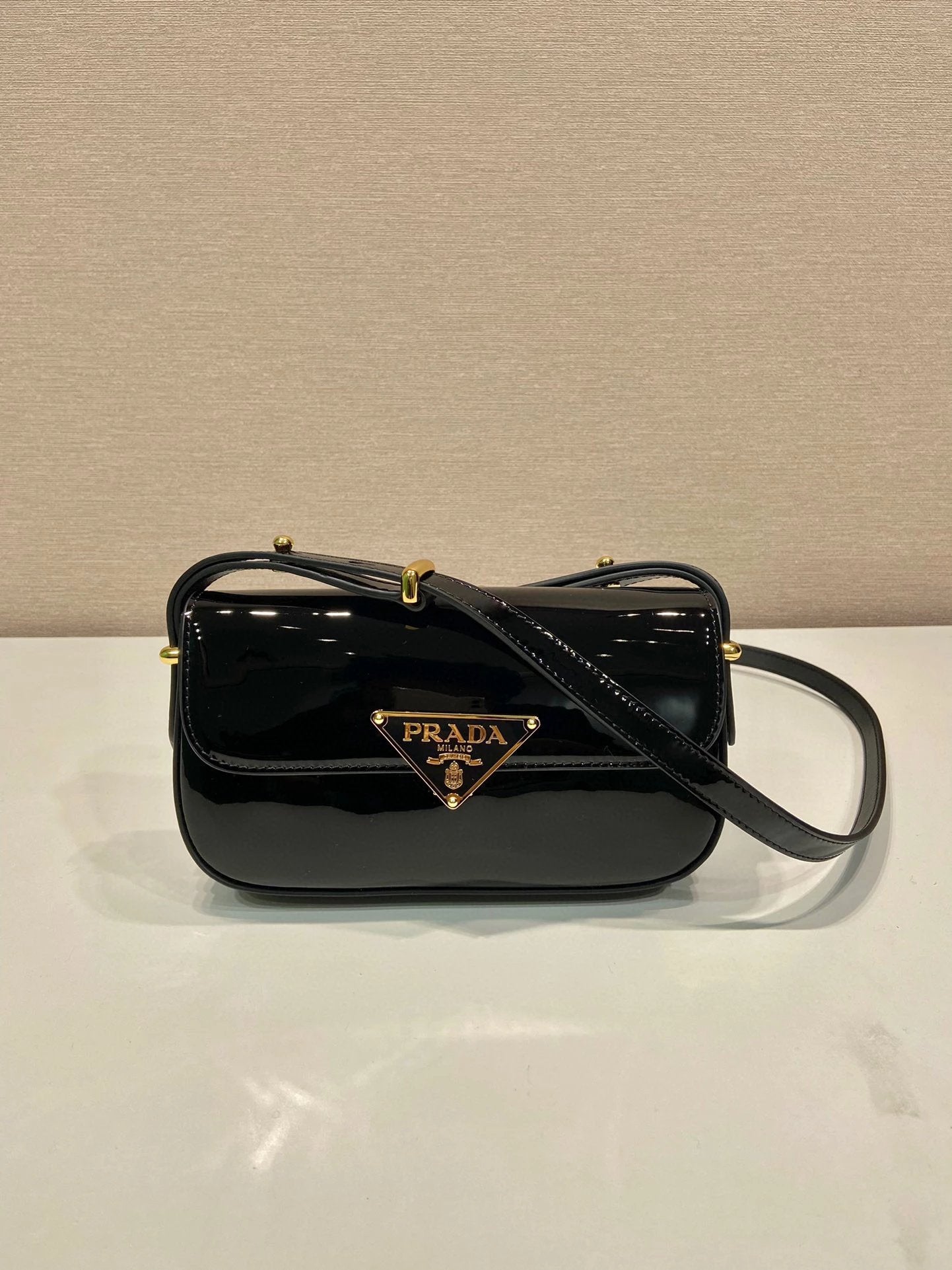 PRADA Bag Top version Version Latest Enamel Metal Triangle Logo Badge Patent Leather Underarm Bag Crossbody Bag Calfskin Messenger Bag Shoulder Bag Underarm Bag Handbag Women's Bag1BD339