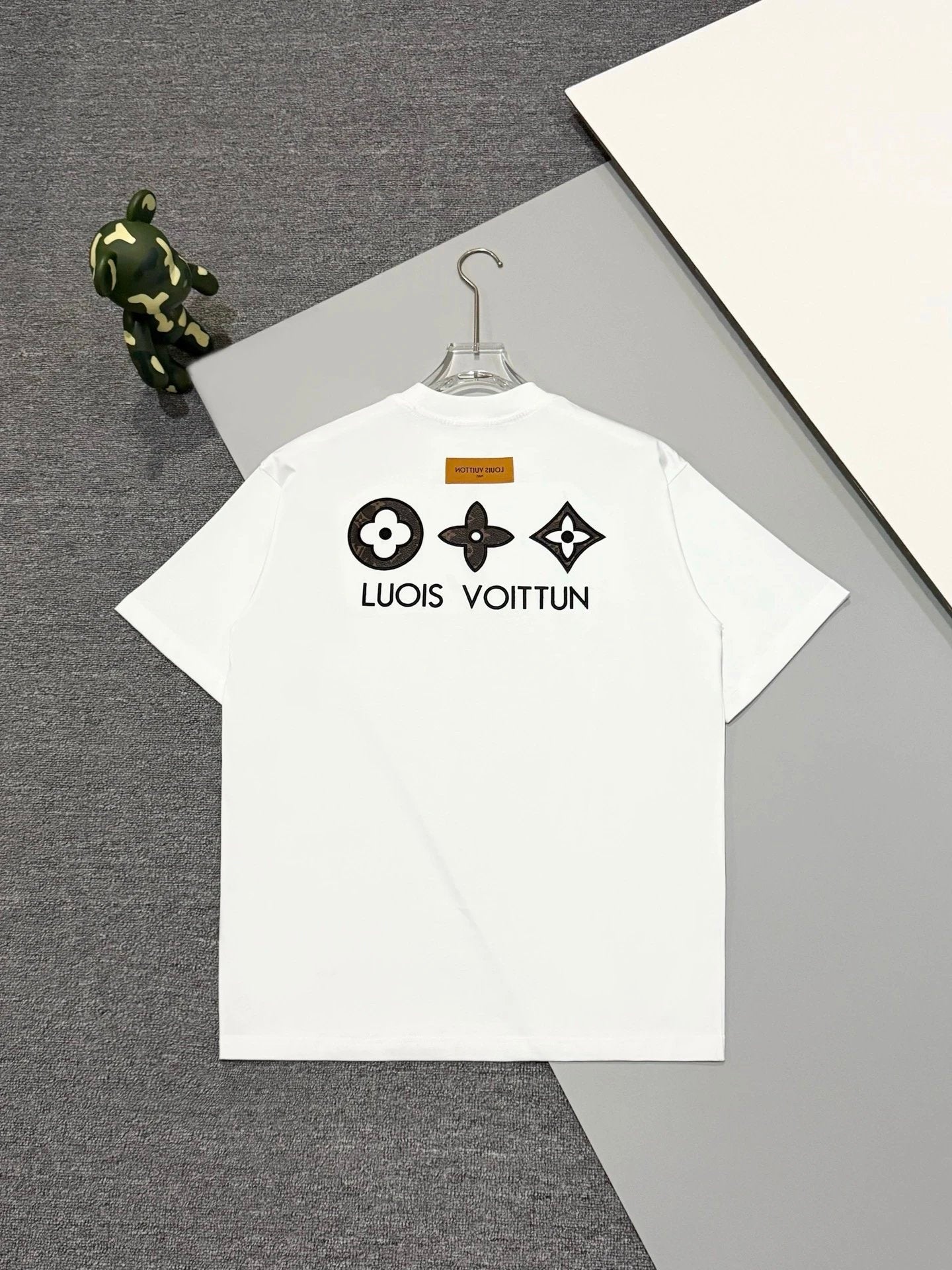Louis Vuitton LV T-shirt Back Patch Embroidery logo round Neck Short Sleeve25ss New Pure Cotton Unisex Style T T-shirt OS Loose Fit Base Shirt Half Sleeve T-Shirt Top Half Sleeve
