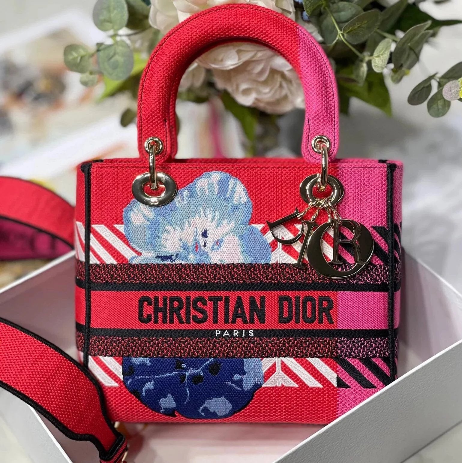 Dior Women's Bag Top version Original Order2022Spring and Summer Series New Diana Bag Handbag All Kinds of Vine Printing、Embroidered and Hollow Shoulder Bag Crossbody Women's Bag44550