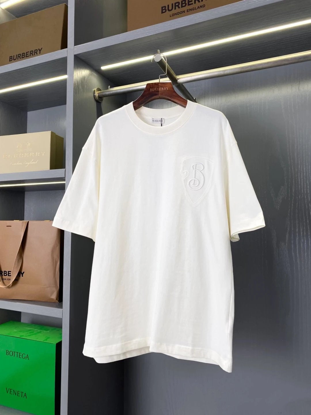 Burberry T-shirt Shield Embroidery logo round Neck Short Sleeve25ss New pure cotton T Unisex T-Shirt OS Loose Fit Base Shirt Top Half Sleeve T-Shirt