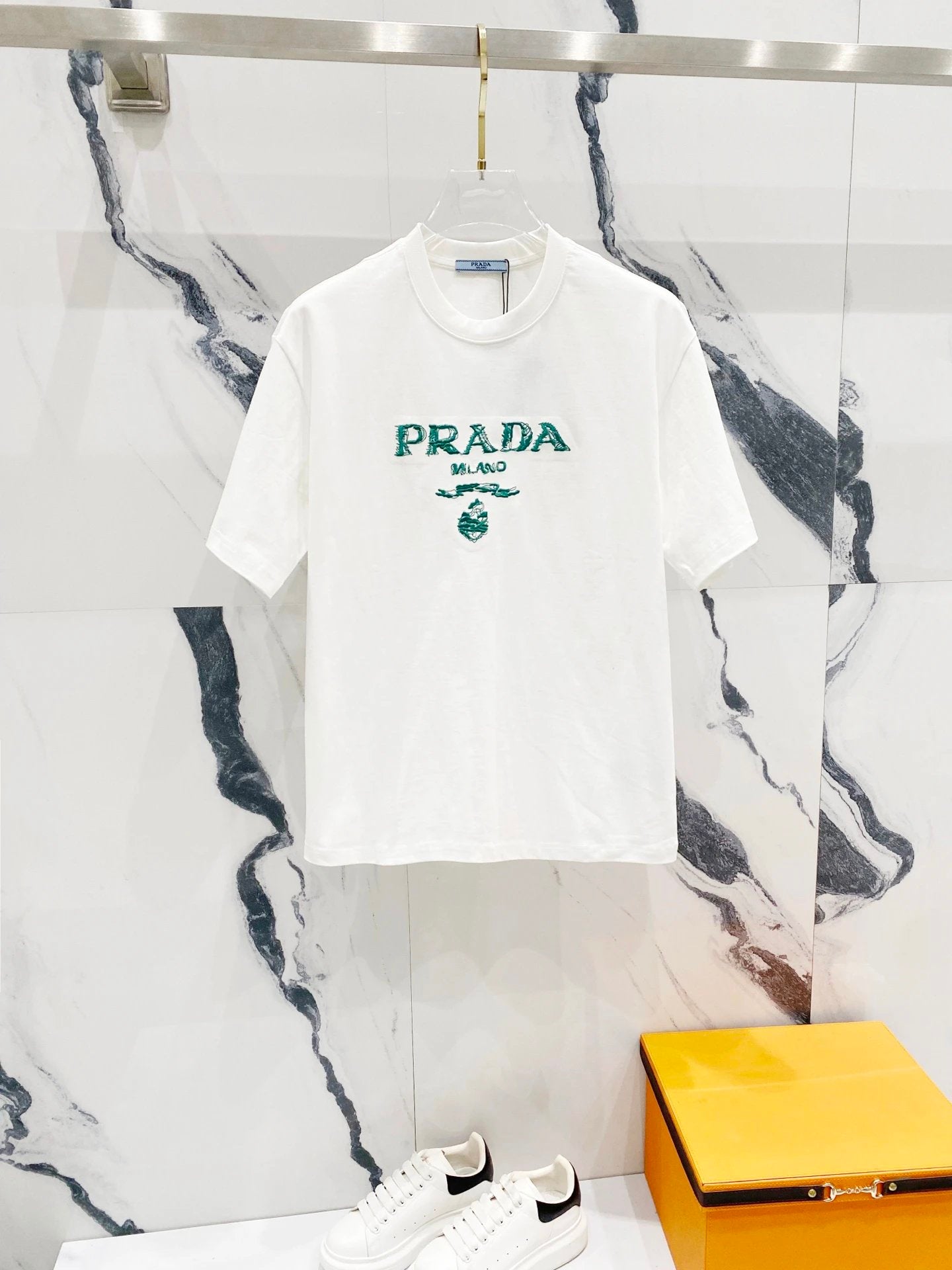 PRADA T-shirt Green Letter Embroidery on Chest logo round Neck Short Sleeve25ss New pure cotton T Unisex T-Shirt OS Loose Fit Base Shirt Top Half Sleeve T-Shirt