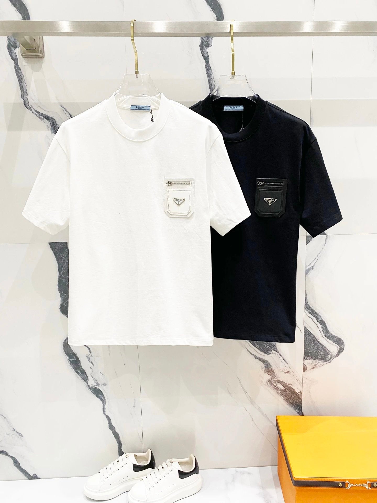 PRADA T-shirt Leather Zipper Pocket Triangle Logo logo round Neck Short Sleeve25ss New Pure Cotton Unisex Style T T-shirt OS Loose Fit Base Shirt Top Half Sleeve T-Shirt